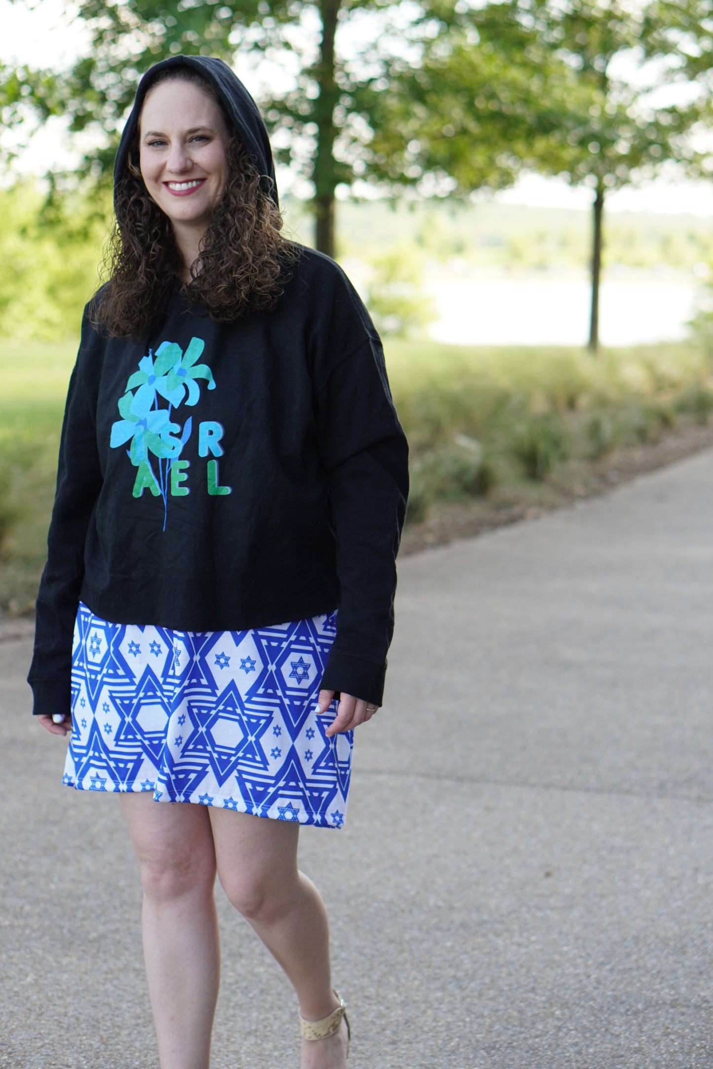 Blue Israel Flower Women’s Cropped Hooded Sweatshirt